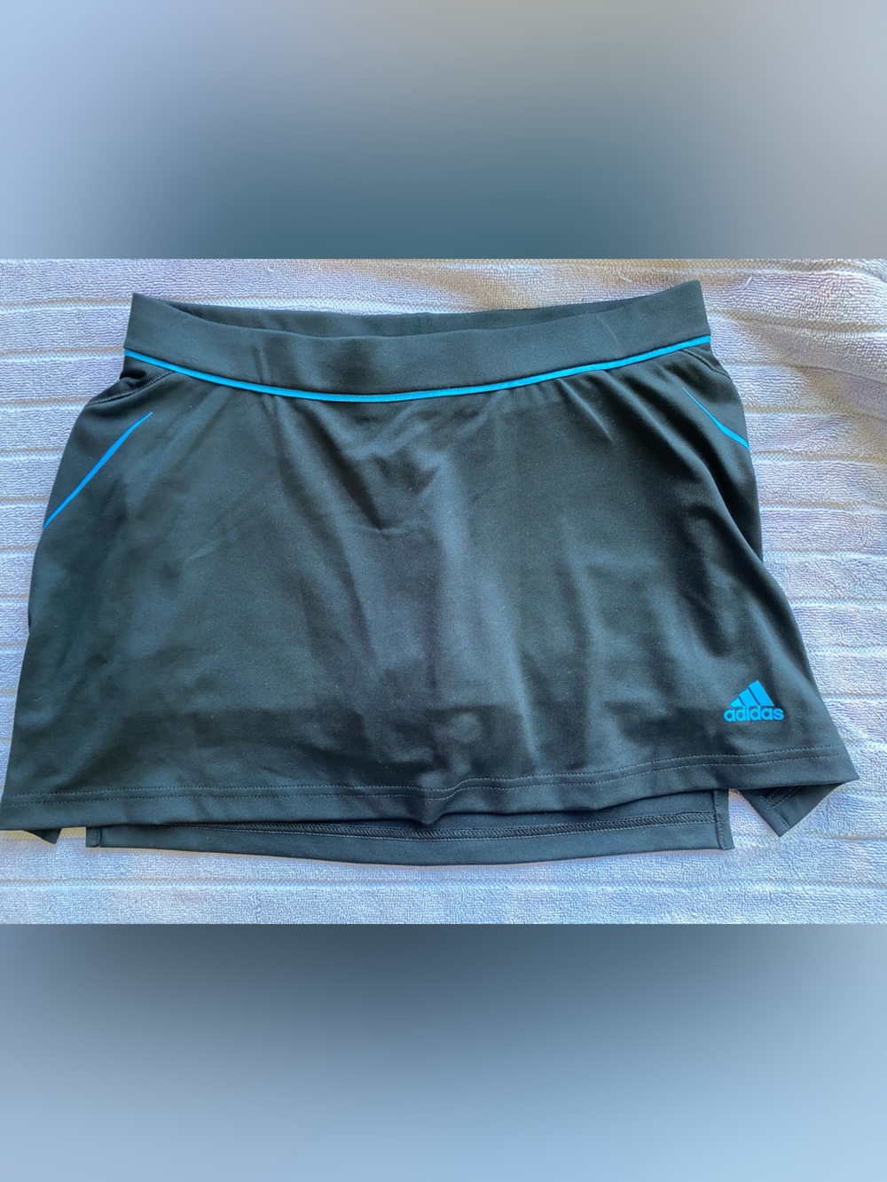 Adidas Black Active Tennis Golf Skort with Teal Blue Piping Size Small EUC